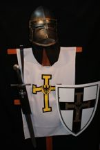 Rycerz krzyżak duży - tunika z kapturem, hełm, tarcza i miecz 71 z pochwą